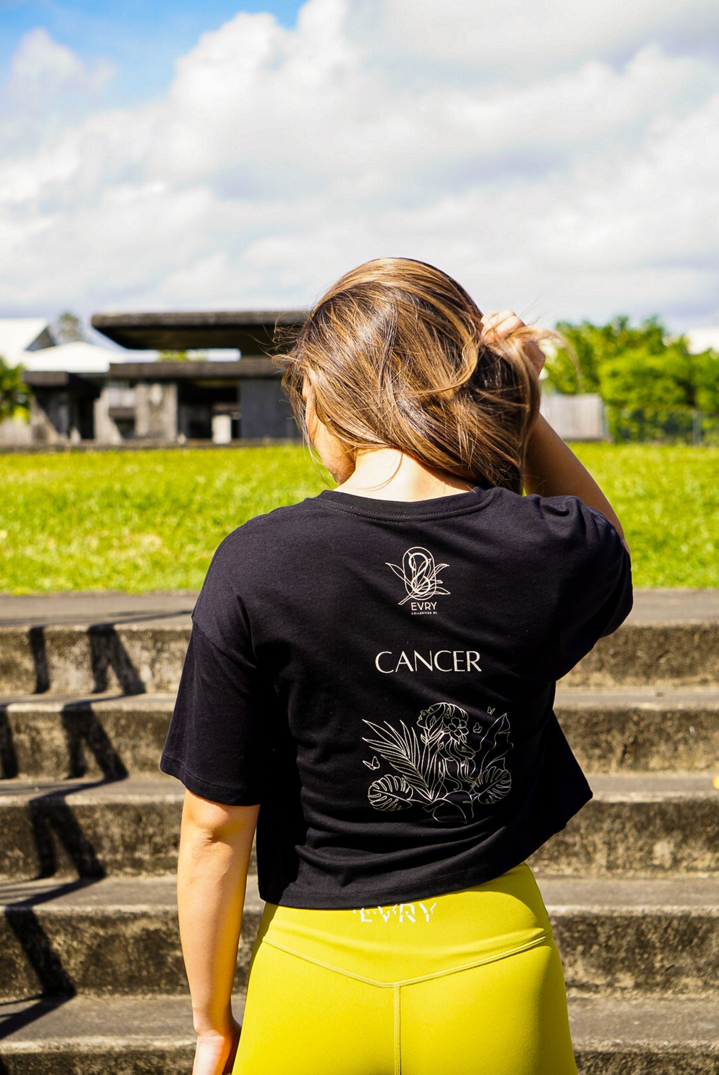 CANCER SZN CROP TEE