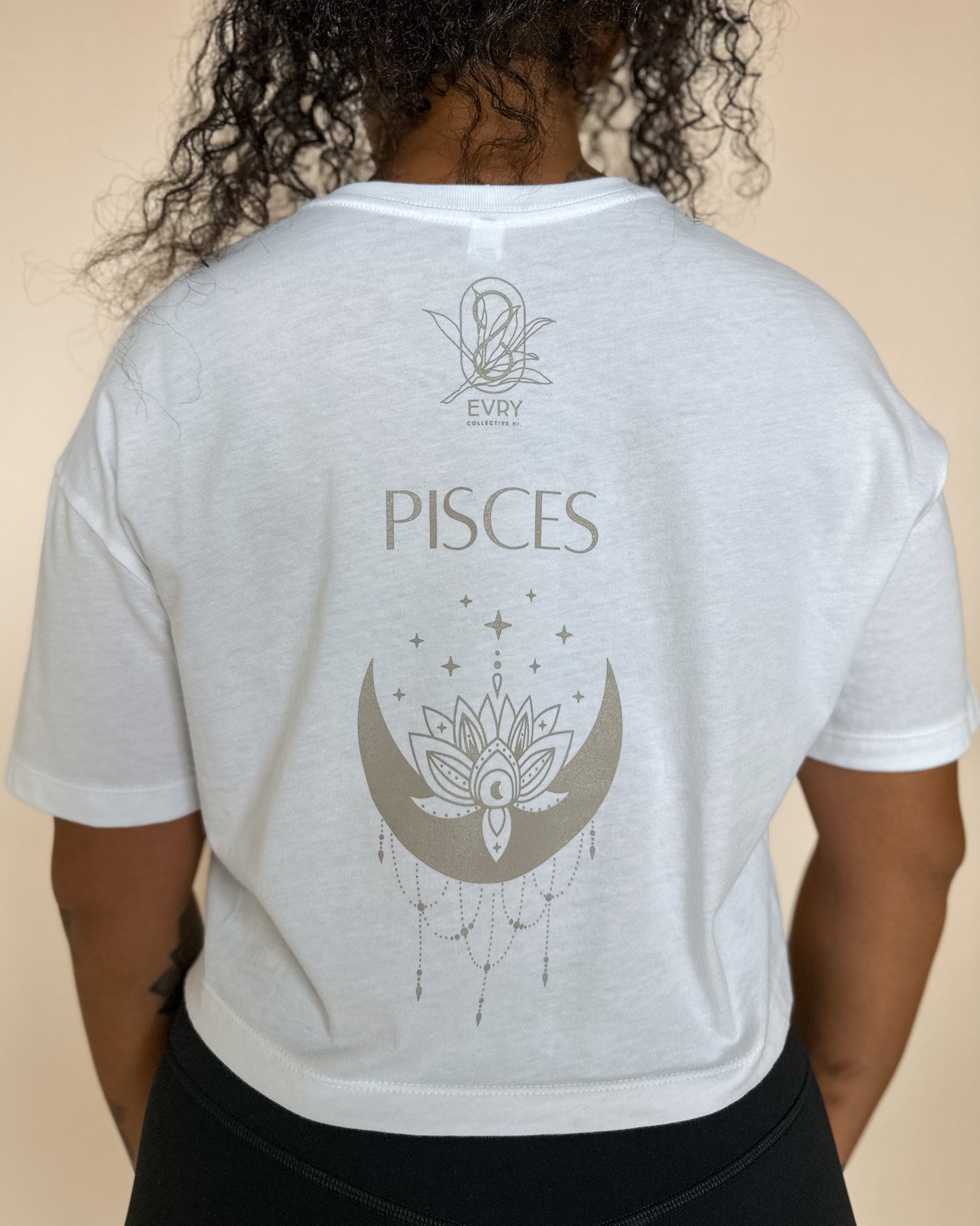 PISCES SZN CROP TEE