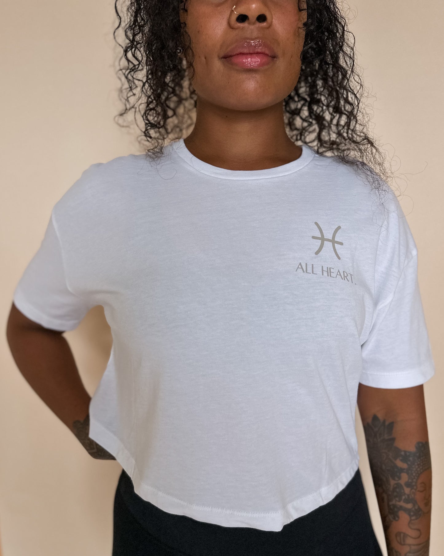 PISCES SZN CROP TEE